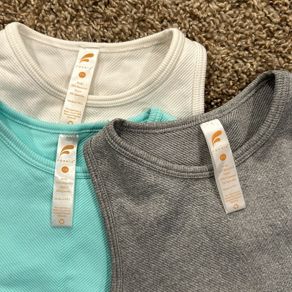 Fornia Crop Tops Set - Picture 8 of 8